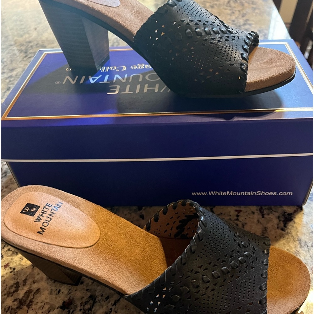 White mountain open toe leather sandals never worn outside just tried on